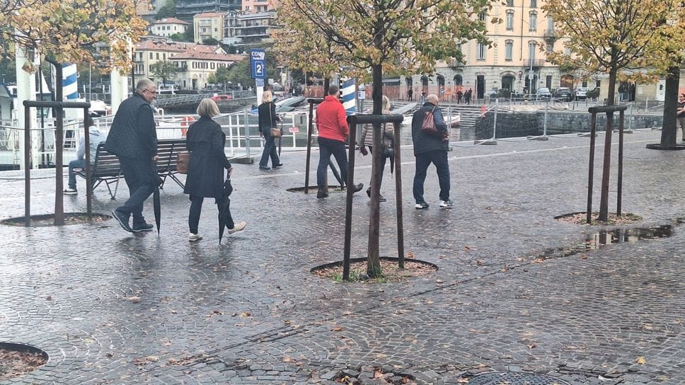 Lungolago a pezzi, la Regione: «C’è la garanzia per il ripristino»