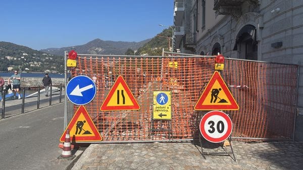 Piazzale della funicolare senza tavolini? I ristoratori: «Rischiamo di fallire. Ricorsi per tutelarci»