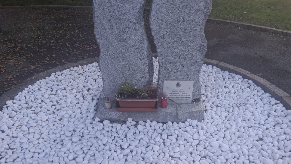 Turate rimette a nuovo il monumento alle Foibe