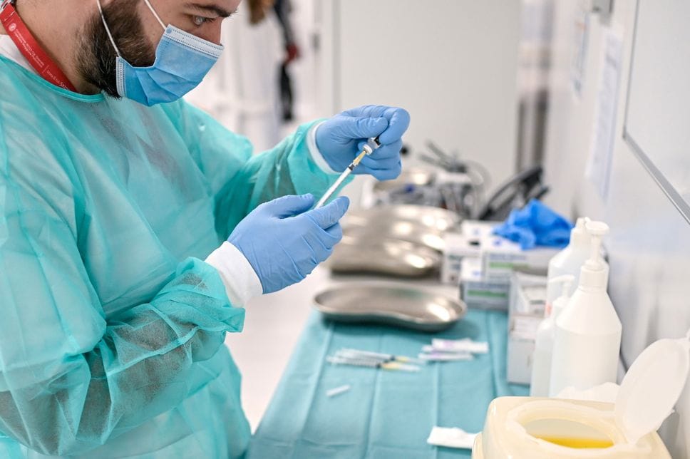 Antinfluenzale, somministrate in Lombardia più di un milione di dosi. A Como quasi 60mila