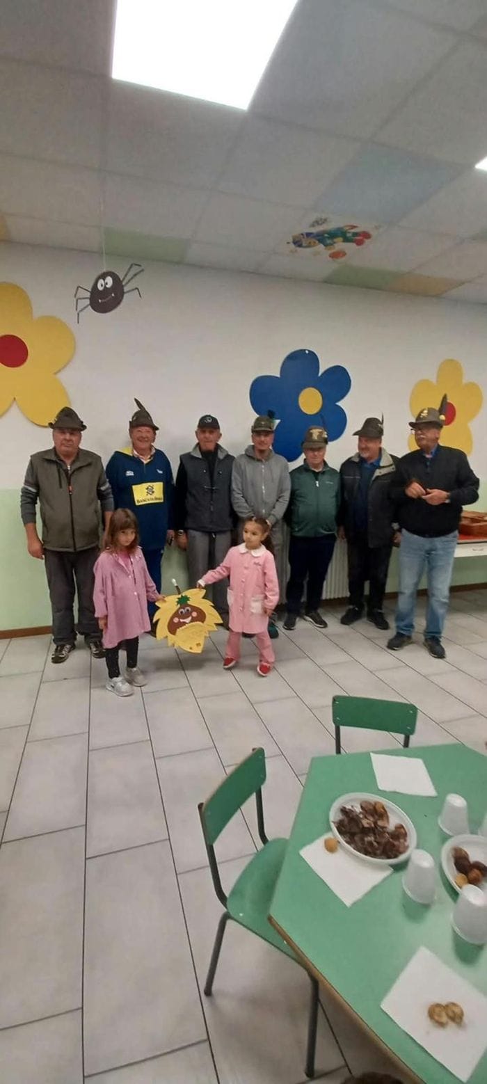 Festa dei bambini con le castagne degli Alpini