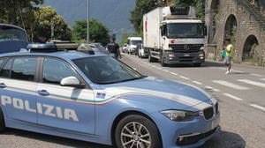 Laglio, provoca un incidente e si allontana: scoperto grazie alle telecamere, viene denunciato