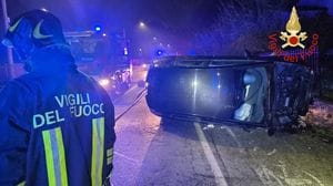 Montano Lucino, diciottenne si ribalta con l’auto