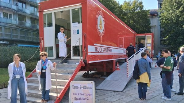 La campagna vaccinale riparte dalle piazze