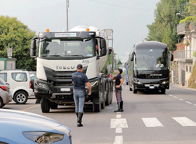 Regina senza pace, troppi bus e camper. Stretta sui controlli