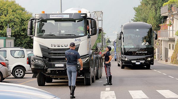 Regina senza pace, troppi bus e camper. Stretta sui controlli