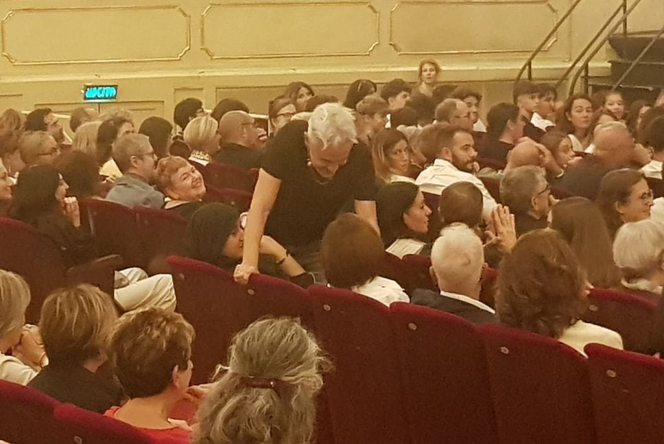 Vincenzo Schettini dà la scossa al Sociale interrogando in fisica il suo pubblico