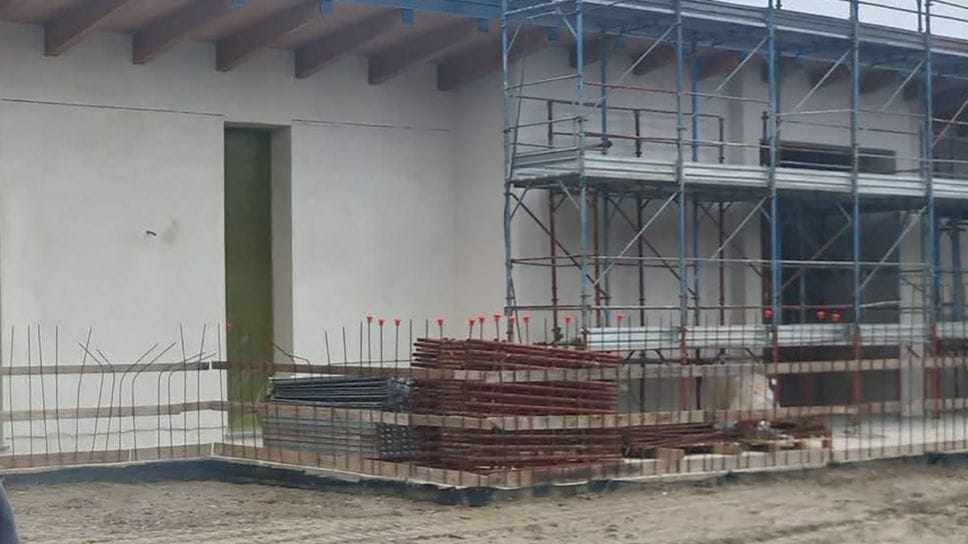 Merone, chiuso il parcheggio dietro il Comune in via Appiani