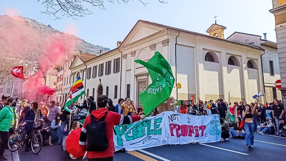 Una società che tradisce i giovani