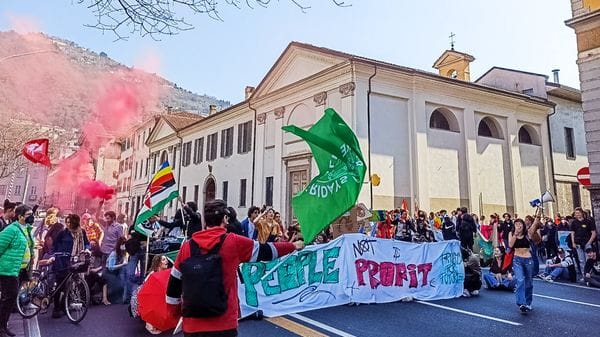 Una società che tradisce i giovani