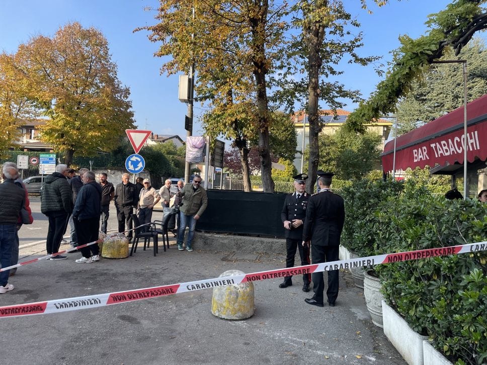 Cantù, accoltellato fuori dal bar: morto un uomo di 55 anni