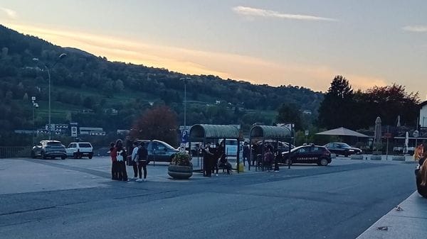 Valle Intelvi, gironzola chiedendo baci alle ragazzine. Denunciato dai carabinieri