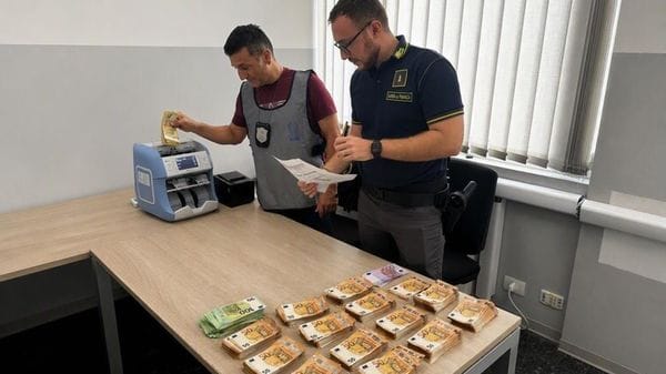 Valico di Brogeda, sequestrati dalla Finanza oltre 240mila euro in contanti