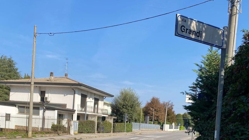 Blitz dei ladri in via Grandi. Furto di orologi in pieno giorno