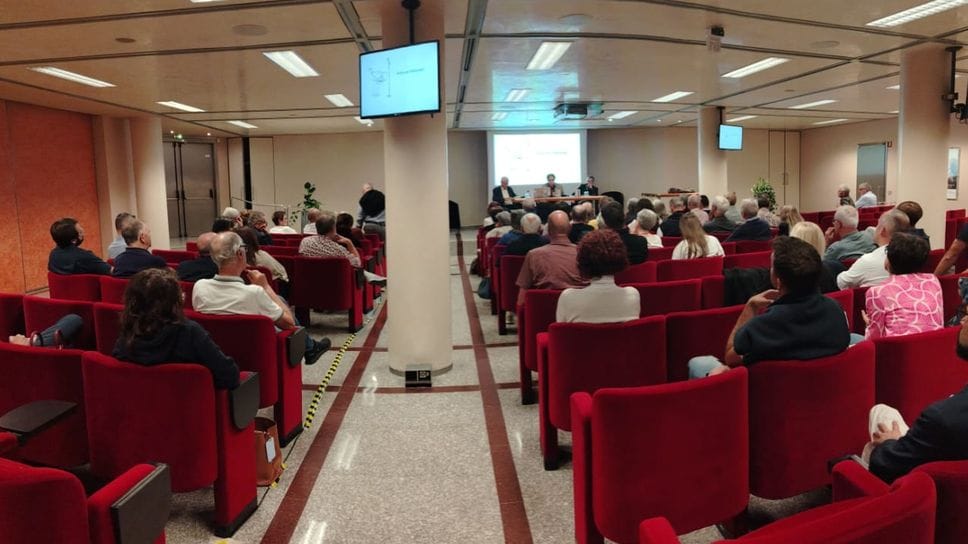 La filosofia in banca: successo per il primo appuntamento dedicato alla fisica quantistica