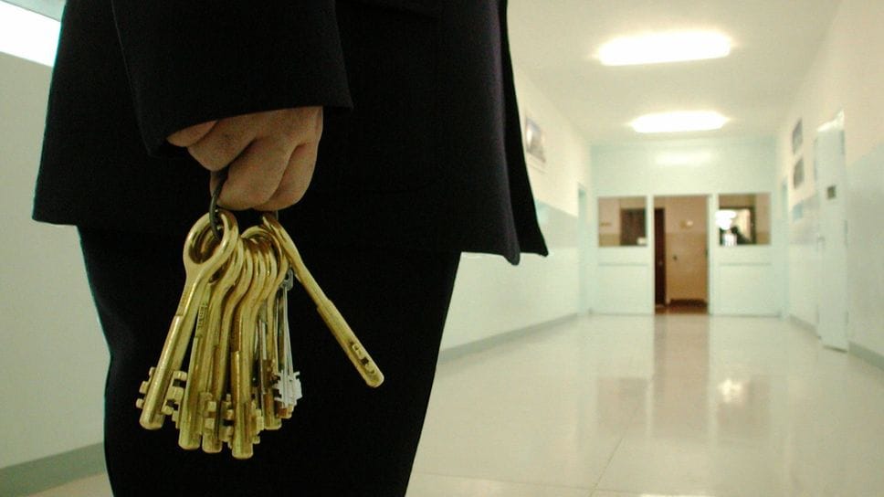 Portano droga in carcere. Mamme denunciate