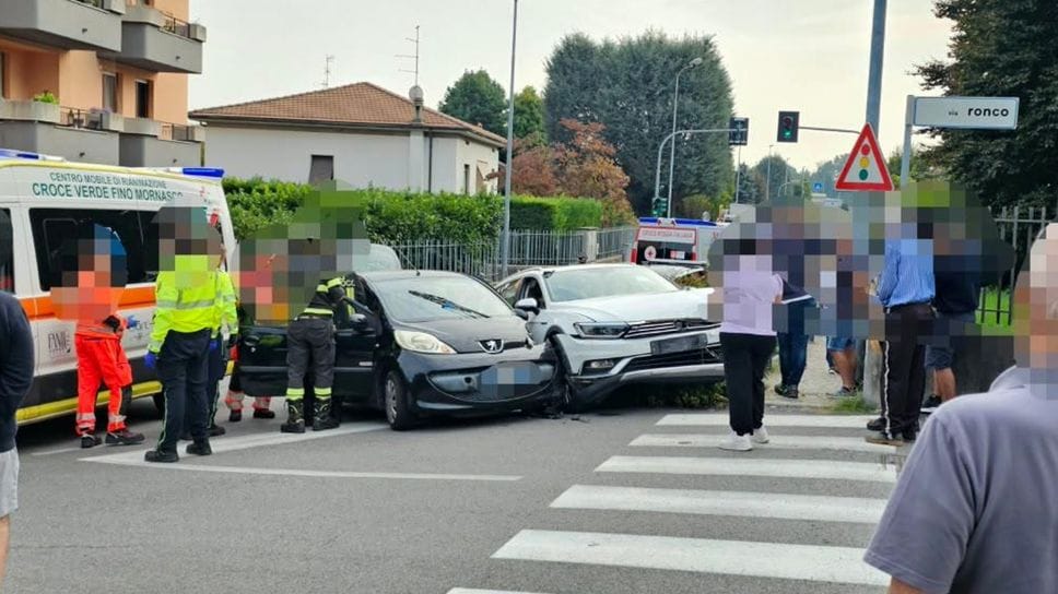 Scontro fra auto, due feriti