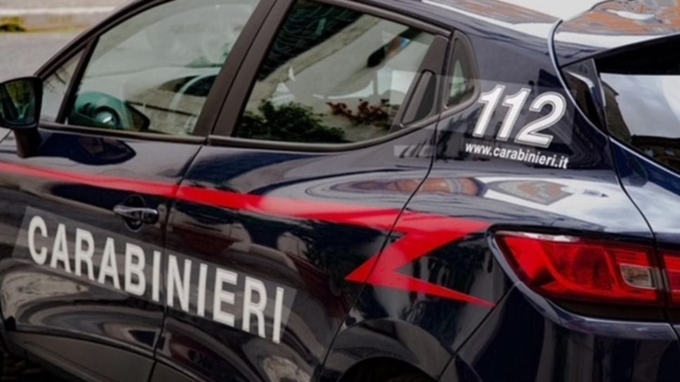 Como, furto nel van di una coppia di turisti: 21enne arrestato dopo la colluttazione