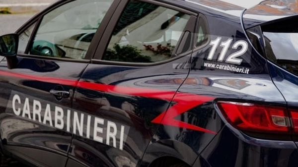 Como, furto nel van di una coppia di turisti: 21enne arrestato dopo la colluttazione