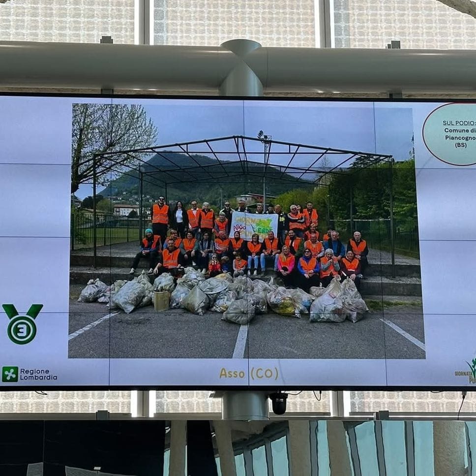 Asso, che squadra: la foto della comunità conquista il podio regionale