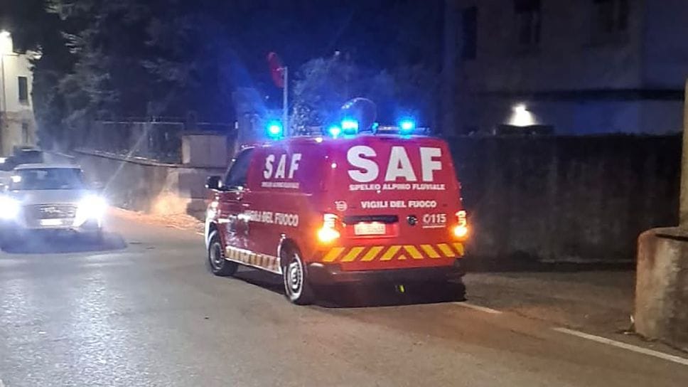 Cade dal ponte, paura per una ragazzina