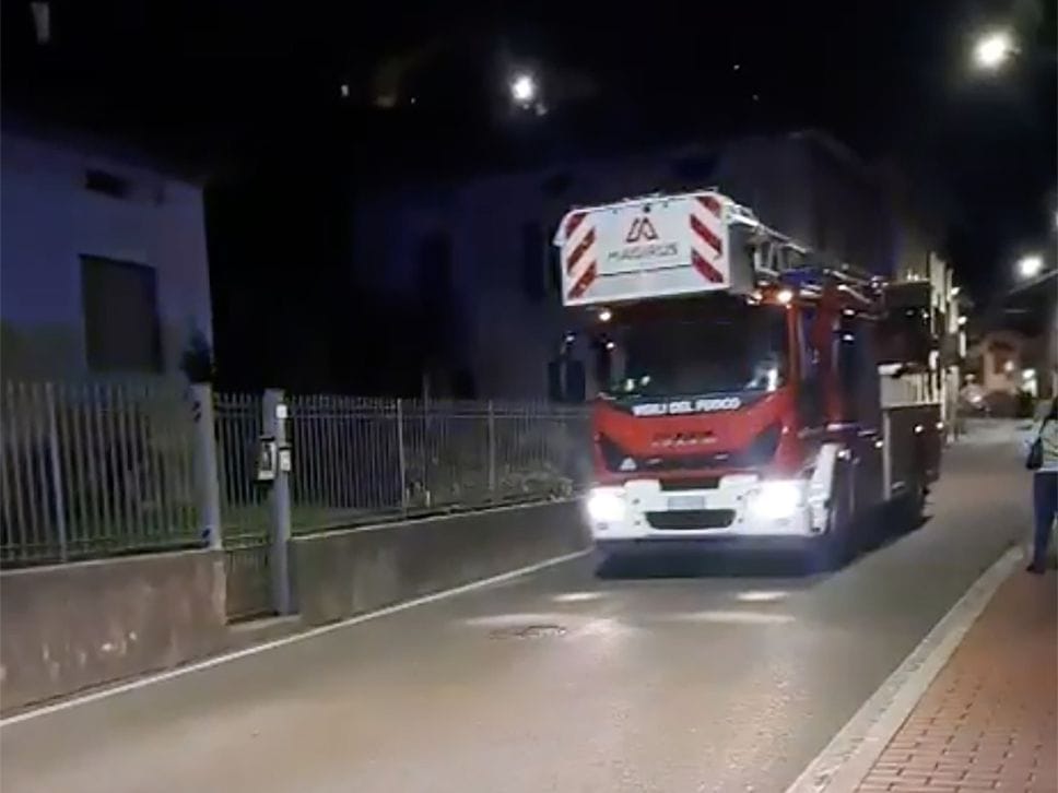 Cade dal ponte, paura per una ragazzina