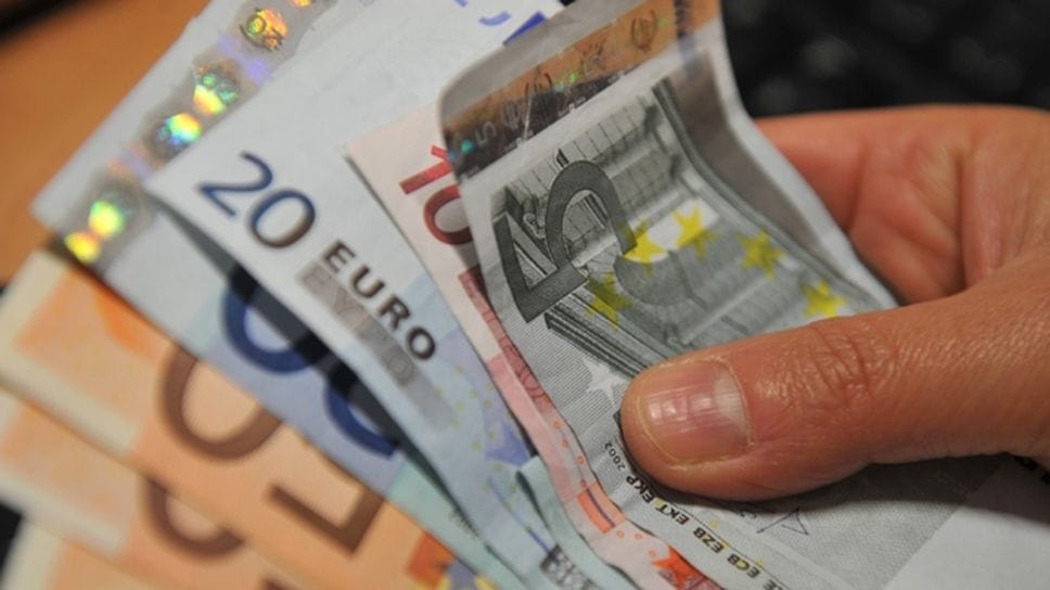 Favorire il lavoro che paga le tasse