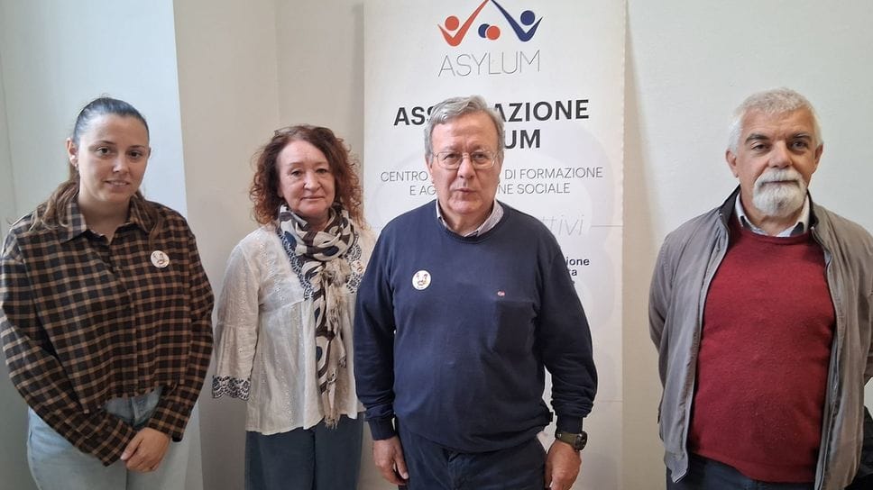«Papà, paralizzato a letto con la Sla. Lottiamo ogni giorno, ma siamo sole»