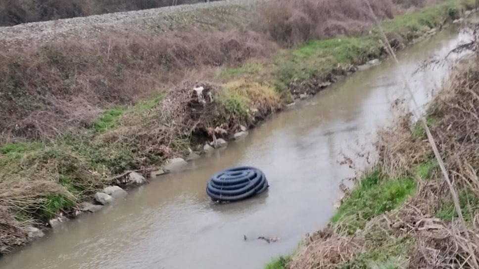 In questi giorni sono sbucati ancora tubi nel Seveso.