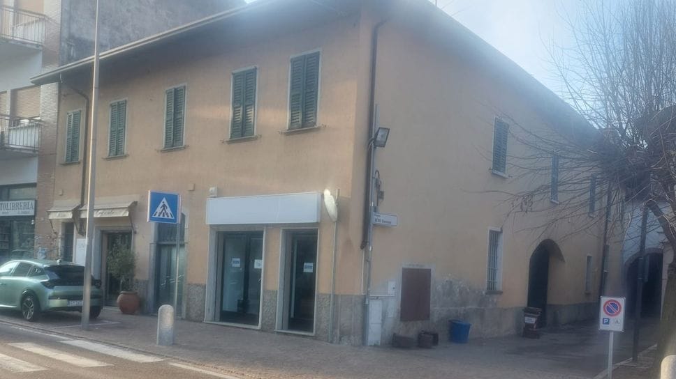 Si trova tra piazzetta 27 Gennaio e via Vittorio Veneto