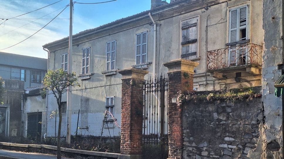 L’ex orfanotrofio lato via Dante