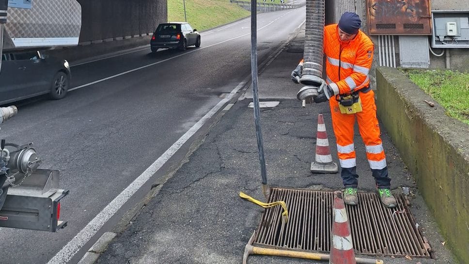 Lavori in corso al sottopasso di Lazzago