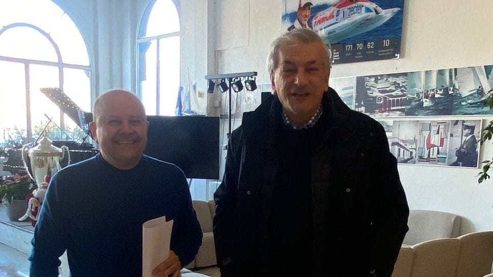 Gioachino Favara, presidente dello Yacht Club, e il socio pluripremiato Vito Moschioni