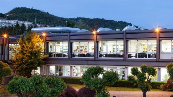 L’azienda di San Fermo della Battaglia entra nel gruppo di Casnate con Bernate, della famiglia Uliassi. Prende vita un polo da sessanta telai complessivi. Canepa 1966 S.r.l., sarà partecipata al 70% da Achille Pinto S.p.A. e al 30% dal fondo Azimut Eltif Private Debt. Salvi cinquanta posti di lavoro.