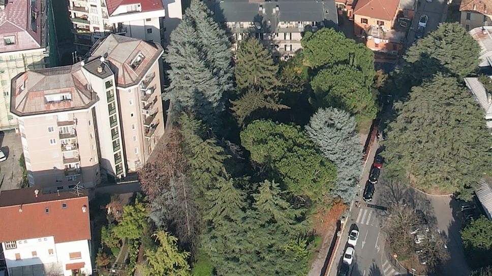 il progetto prevede la realizzazione di una palazzina e di un parcheggio pubblico nel parco