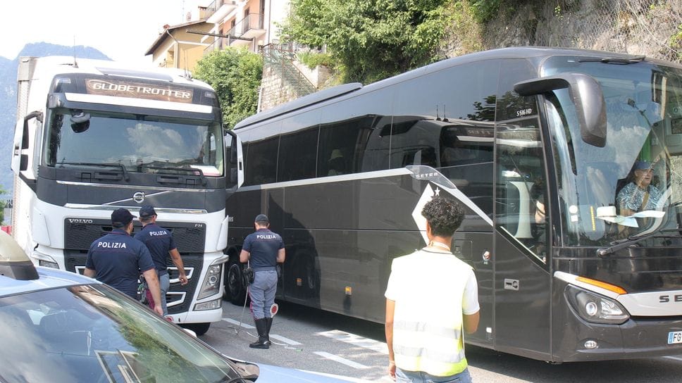 Traffico paralizzato  sulla Regina a Sala Comacina