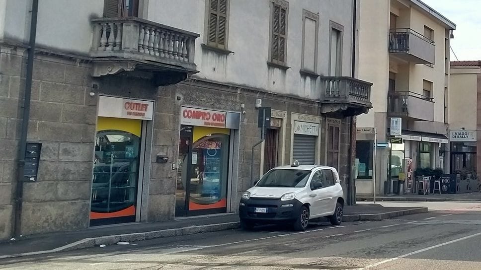 Il “Compro Oro” di via Isonzo, alle porte del centro di Mariano