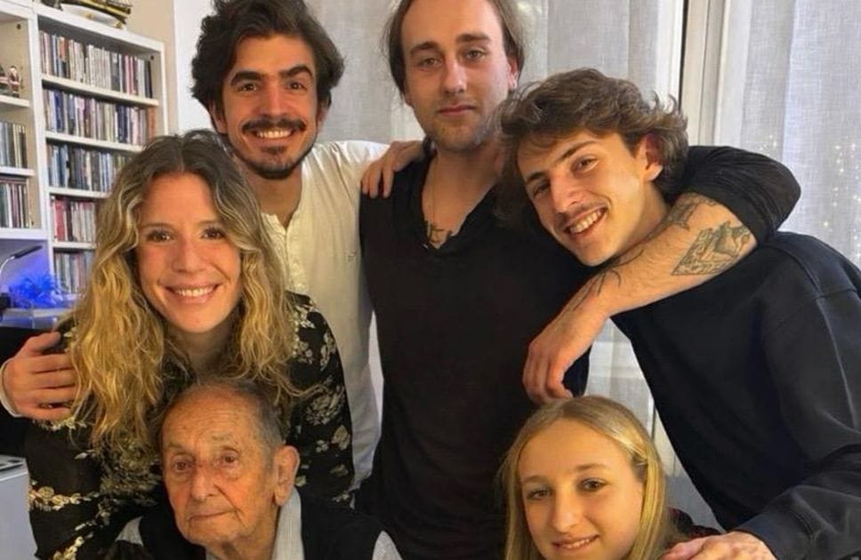 Gaetano Peverelli insieme ai suoi cinque adorati nipoti Martina, Stefano, Davide, Erik e Vittoria