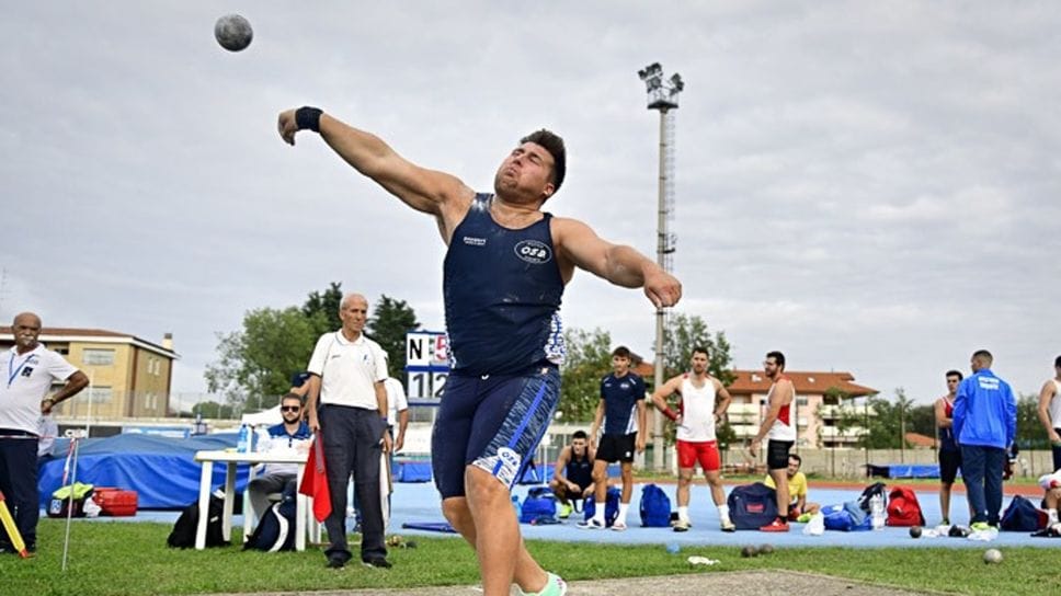 Gabriele quando faceva il suo amato sport, il lancio del peso