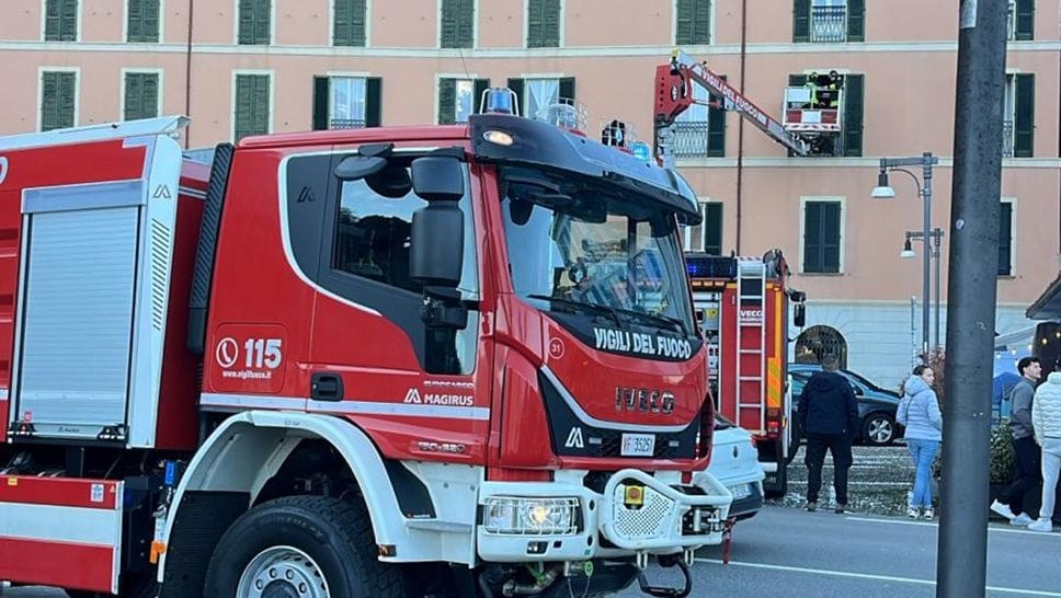 L’intervento dei Vigili del Fuoco a Dongo