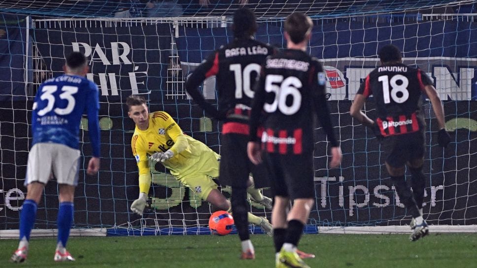 Il rigore per il Milan durante la partita di andata il 15 gennaio scorso