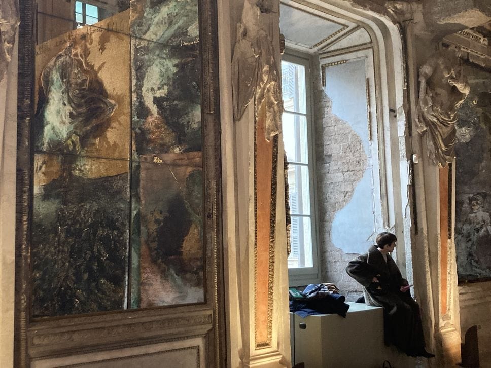 Riflessi dei teleri nella Sala delle Cariatidi