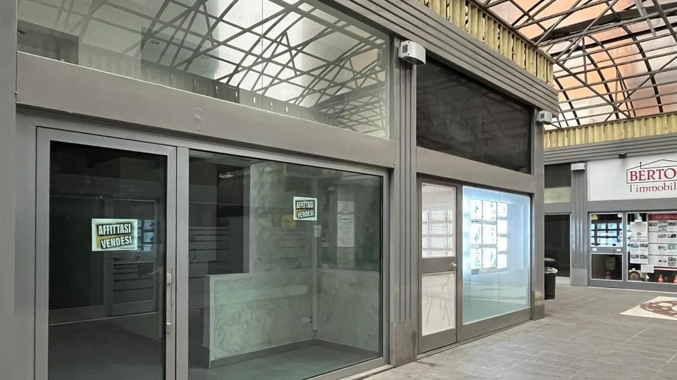 Negozi chiusi a Erba