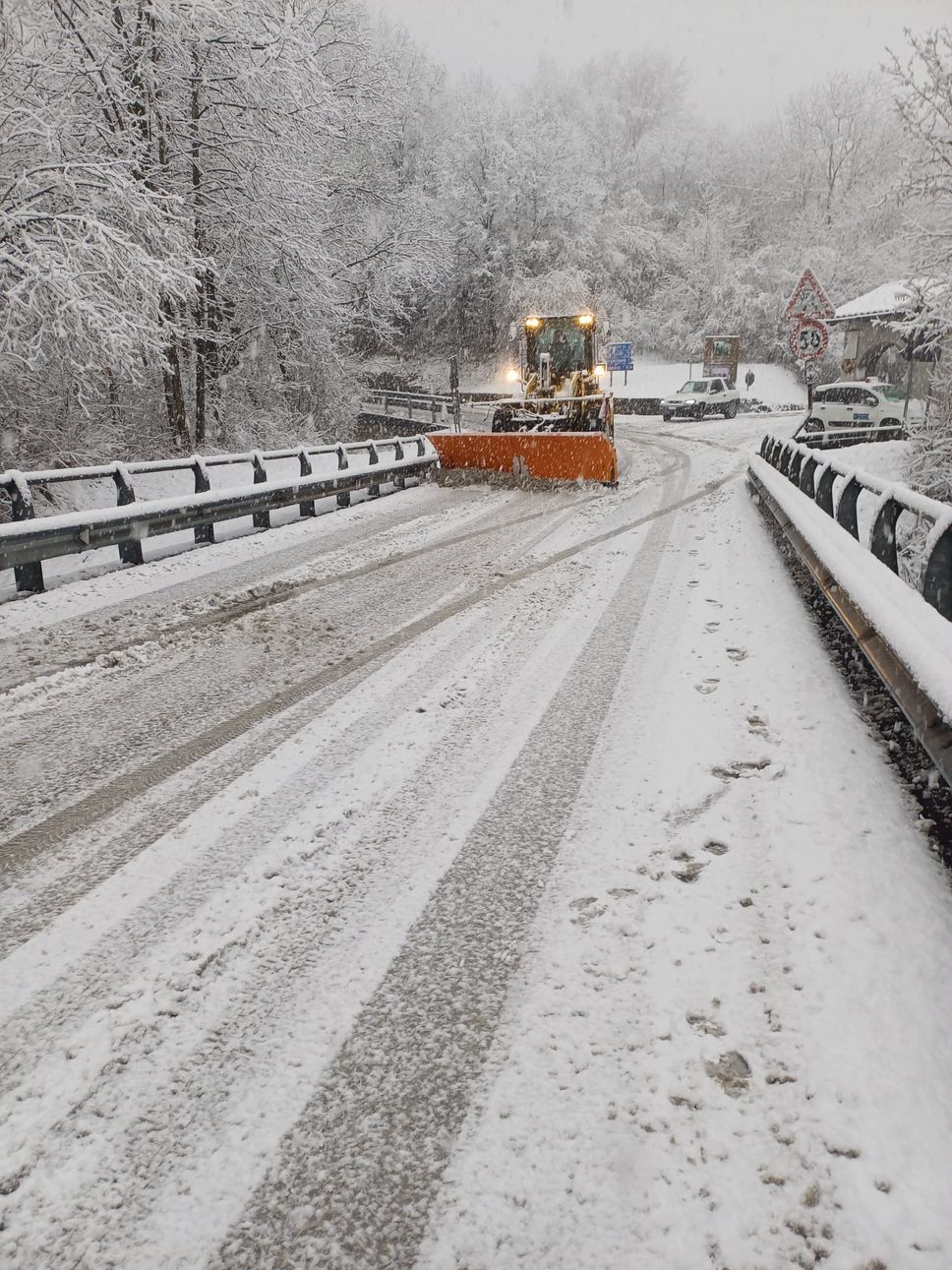 Fitta nevicata tra Pellio e Lanzo Intelvi