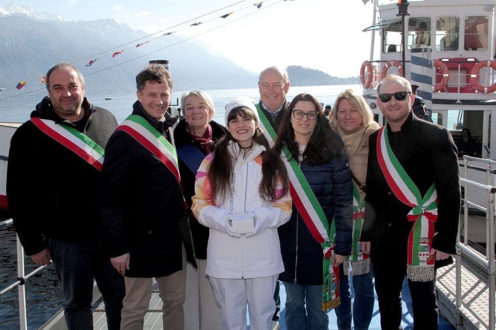 La tedofora Silvia con i sindaci del territorio