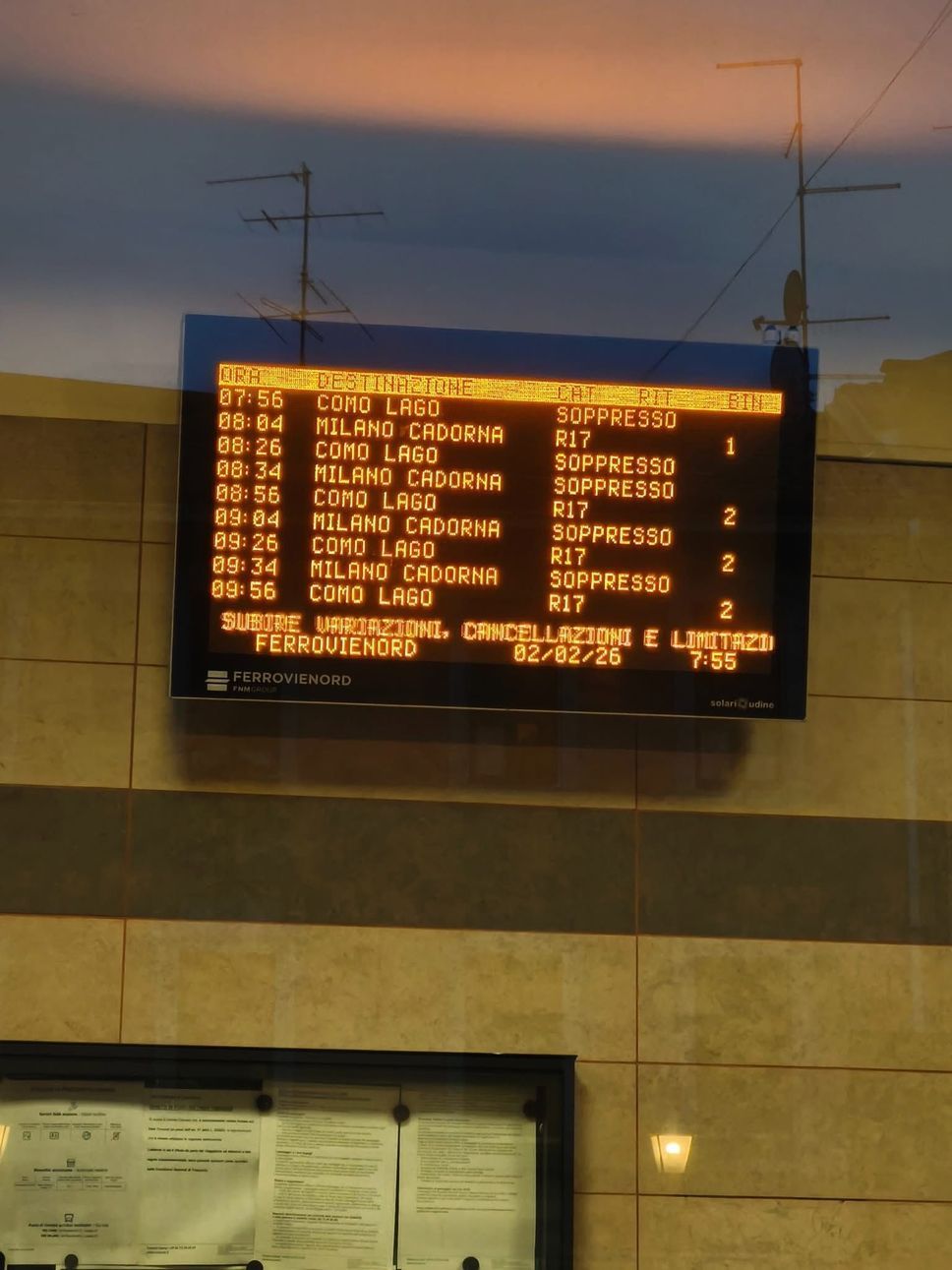 Tabelloni fotografati in diverse città lombarde dove si indica la soppressione anche di corse previste nelle fasce protette