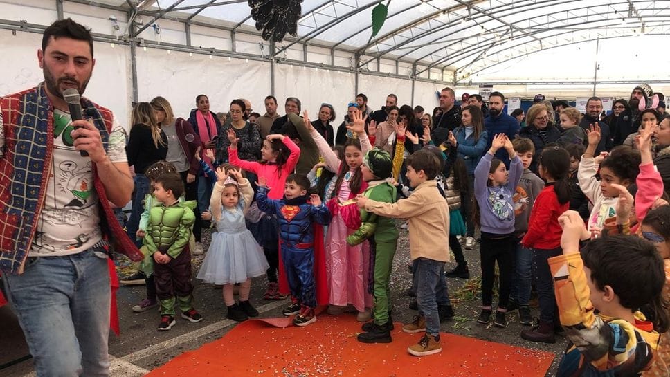 Animazione per bambini nella tensostruttura, un evento di successo