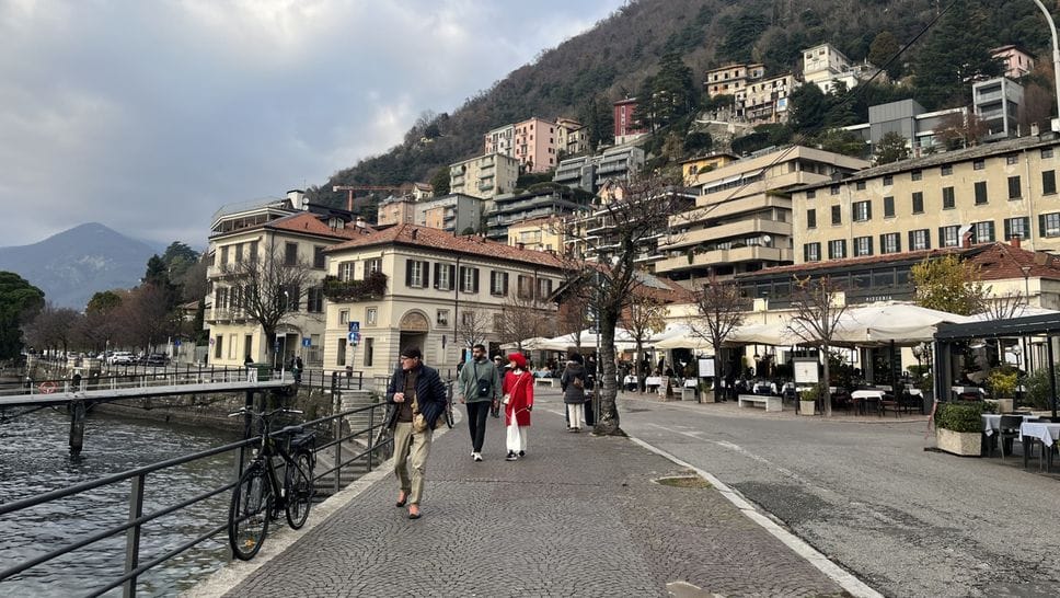 I tavolini in piazza De Gasperi