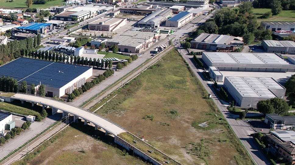 In via Trieste è prevista la chiusura del passaggio a livello con innesto su via Milano del nuovo cavalcavia