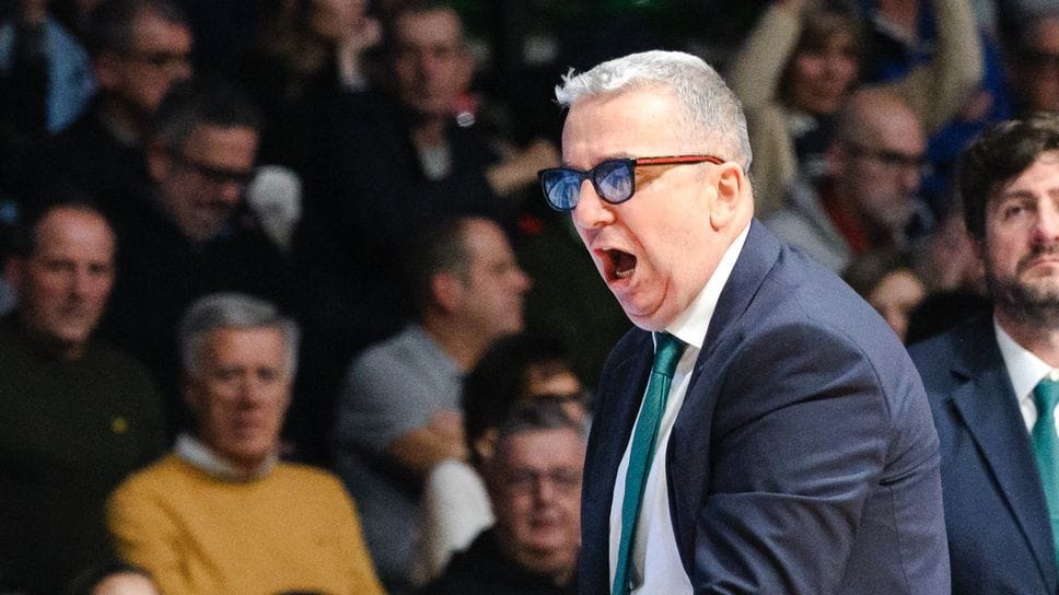 Walter De Raffaele allenatore della Pallacanestro Cantù